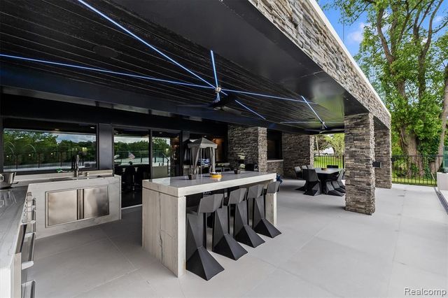 5116 W Bloomfield Lake Road, West Bloomfield, MI 48323