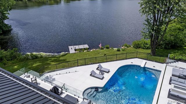5116 W Bloomfield Lake Road, West Bloomfield, MI 48323