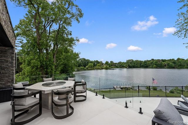 5116 W Bloomfield Lake Road, West Bloomfield, MI 48323