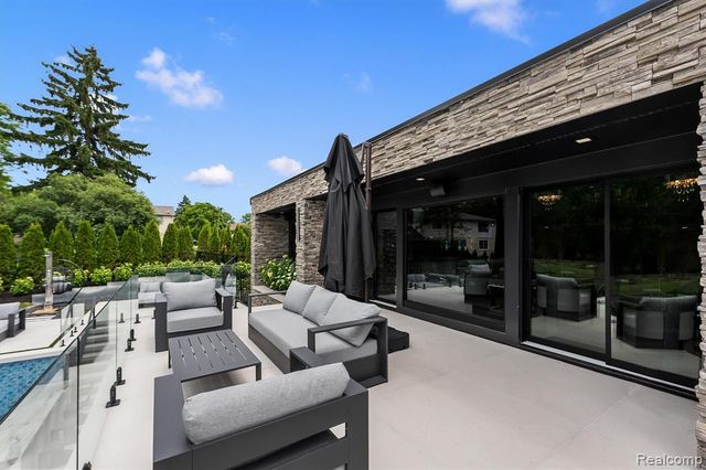 5116 W Bloomfield Lake Road, West Bloomfield, MI 48323
