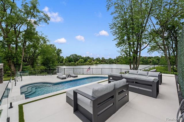 5116 W Bloomfield Lake Road, West Bloomfield, MI 48323
