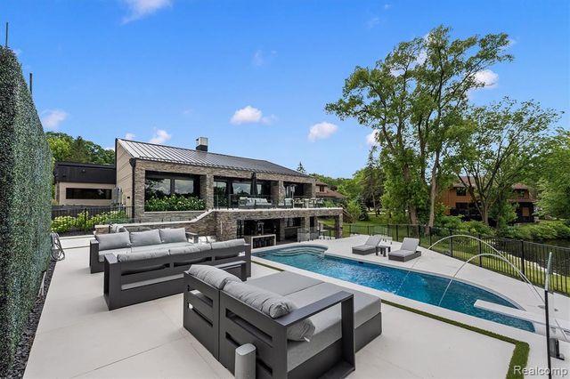 5116 W Bloomfield Lake Road, West Bloomfield, MI 48323