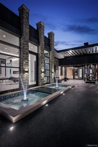5116 W Bloomfield Lake Road, West Bloomfield, MI 48323