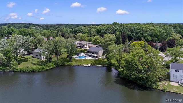 5116 W Bloomfield Lake Road, West Bloomfield, MI 48323