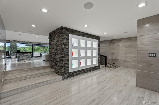 5116 W Bloomfield Lake Road, West Bloomfield, MI 48323