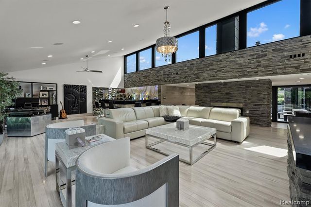 5116 W Bloomfield Lake Road, West Bloomfield, MI 48323