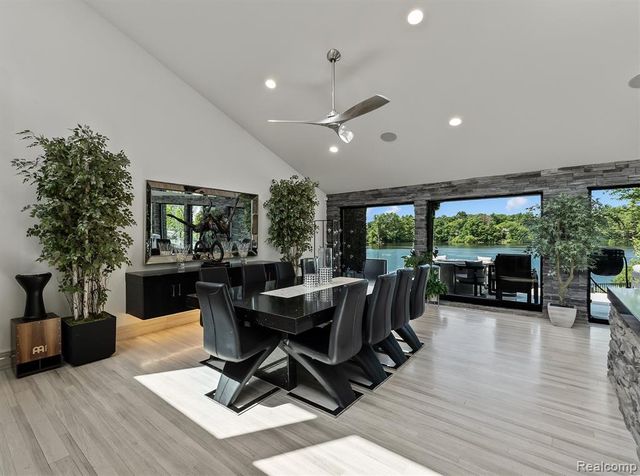 5116 W Bloomfield Lake Road, West Bloomfield, MI 48323