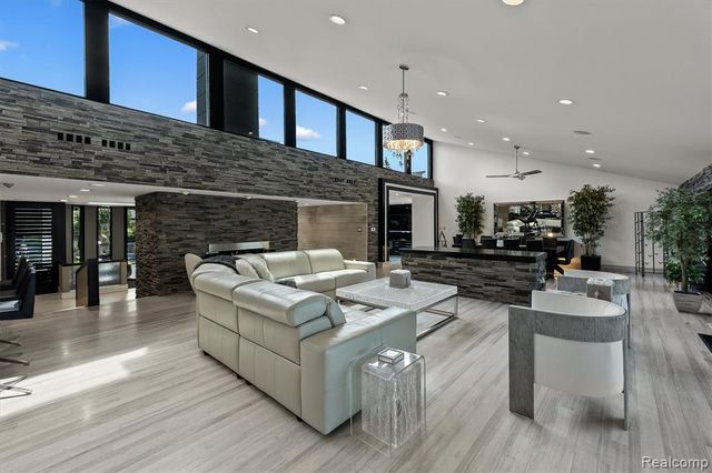 5116 W Bloomfield Lake Road, West Bloomfield, MI 48323