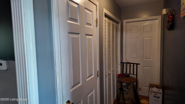 6817 Currington Cir, Louisville, KY 40258