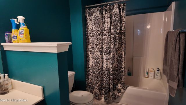 6817 Currington Cir, Louisville, KY 40258