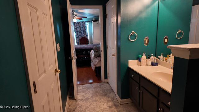 6817 Currington Cir, Louisville, KY 40258