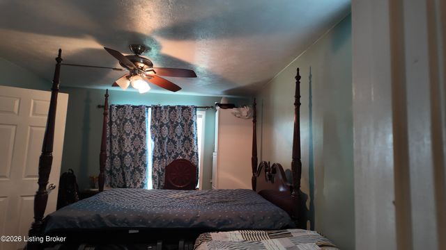 6817 Currington Cir, Louisville, KY 40258