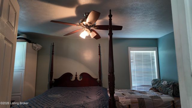 6817 Currington Cir, Louisville, KY 40258