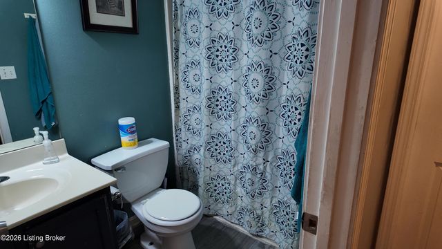 6817 Currington Cir, Louisville, KY 40258
