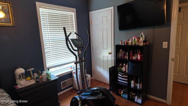 6817 Currington Cir, Louisville, KY 40258