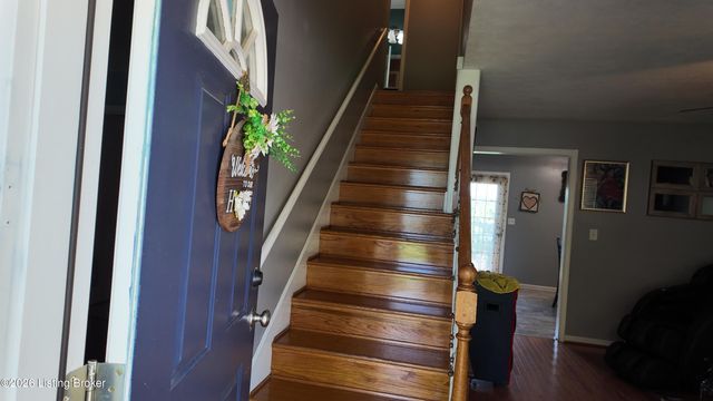 6817 Currington Cir, Louisville, KY 40258