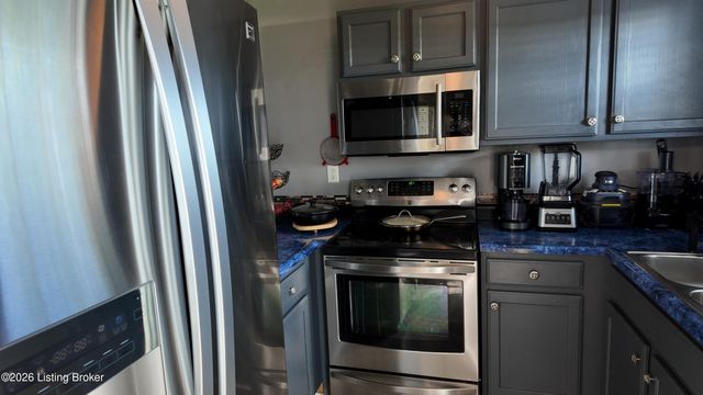 6817 Currington Cir, Louisville, KY 40258