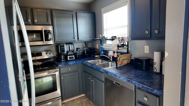 6817 Currington Cir, Louisville, KY 40258