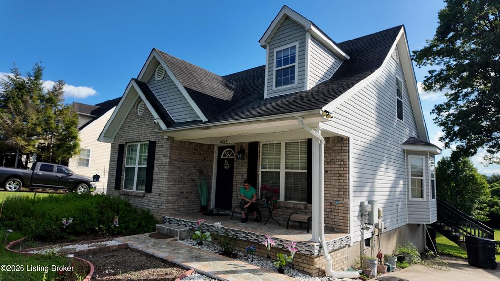 6817 Currington Cir, Louisville, KY 40258