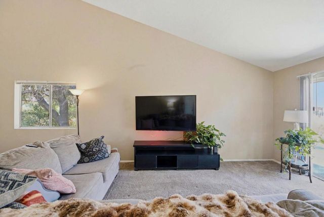29402 Circle R Greens Dr, Escondido, CA 92026