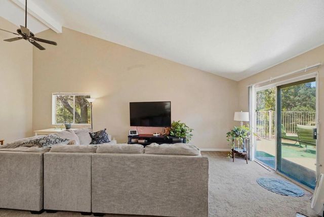 29402 Circle R Greens Dr, Escondido, CA 92026