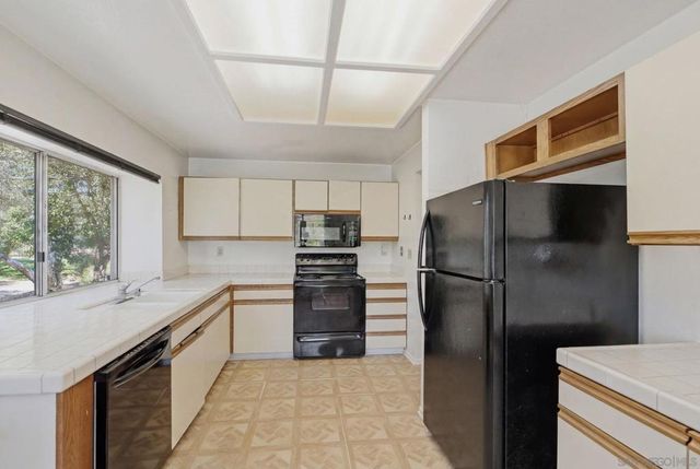 29402 Circle R Greens Dr, Escondido, CA 92026