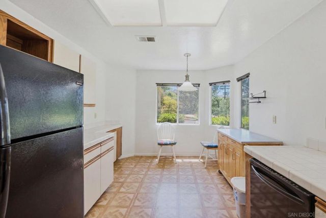 29402 Circle R Greens Dr, Escondido, CA 92026
