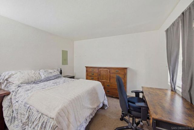 29402 Circle R Greens Dr, Escondido, CA 92026