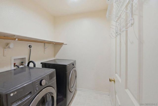 29402 Circle R Greens Dr, Escondido, CA 92026