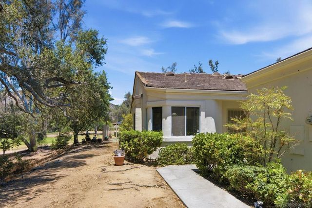 29402 Circle R Greens Dr, Escondido, CA 92026