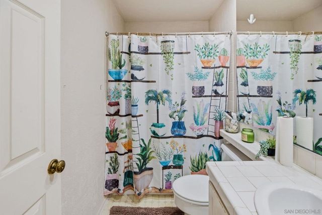 29402 Circle R Greens Dr, Escondido, CA 92026
