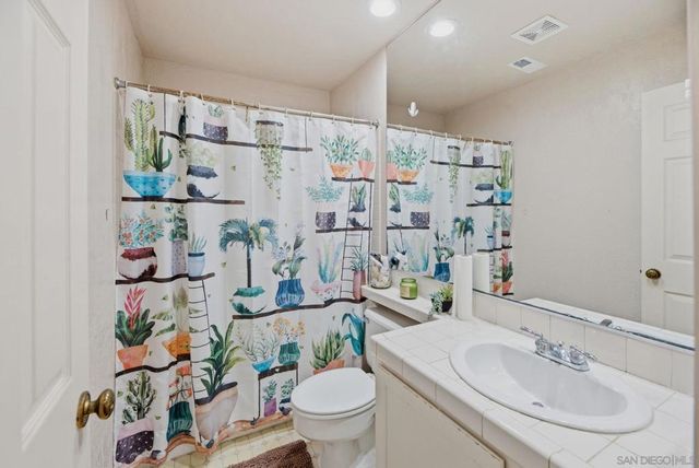 29402 Circle R Greens Dr, Escondido, CA 92026