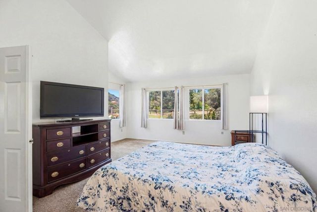 29402 Circle R Greens Dr, Escondido, CA 92026