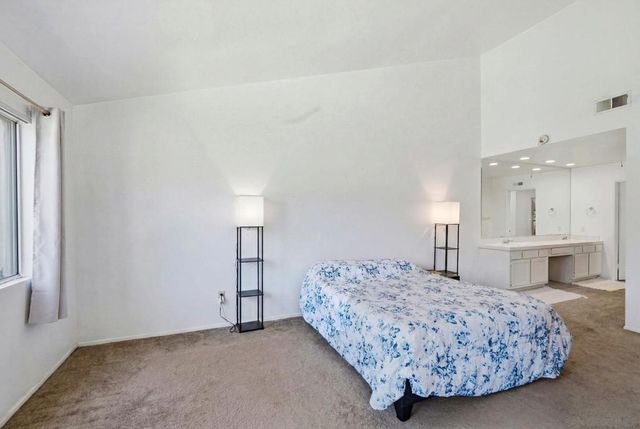 29402 Circle R Greens Dr, Escondido, CA 92026