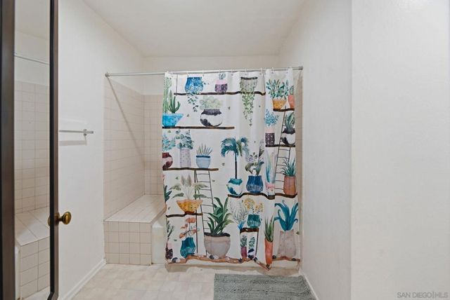 29402 Circle R Greens Dr, Escondido, CA 92026