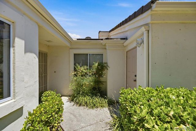 29402 Circle R Greens Dr, Escondido, CA 92026
