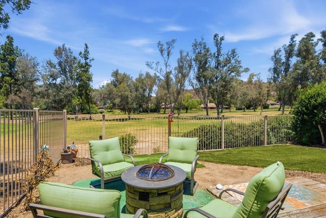 29402 Circle R Greens Dr, Escondido, CA 92026