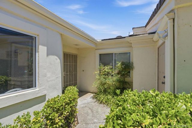 29402 Circle R Greens Dr, Escondido, CA 92026