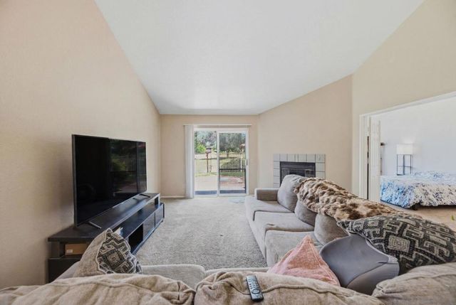 29402 Circle R Greens Dr, Escondido, CA 92026