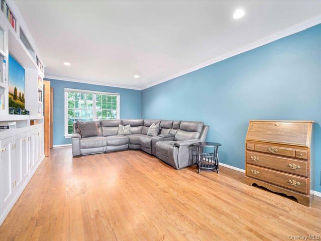 44 Oriole Street, Pearl River, NY 10965