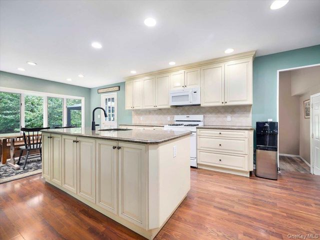 44 Oriole Street, Pearl River, NY 10965