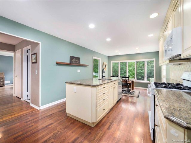 44 Oriole Street, Pearl River, NY 10965