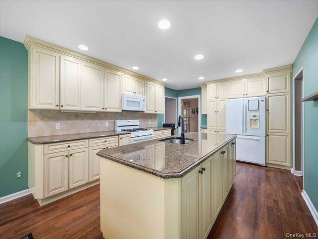 44 Oriole Street, Pearl River, NY 10965