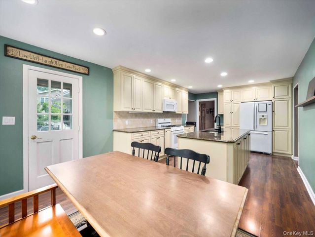 44 Oriole Street, Pearl River, NY 10965