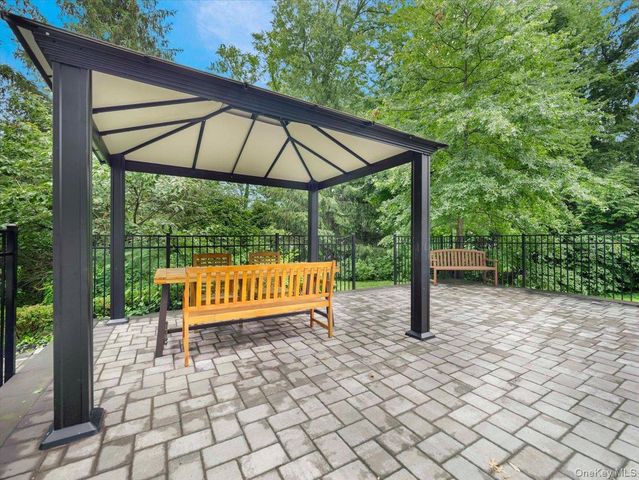 44 Oriole Street, Pearl River, NY 10965