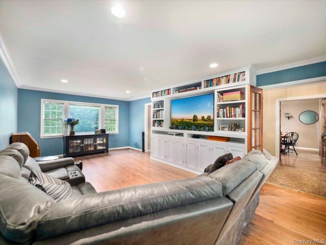 44 Oriole Street, Pearl River, NY 10965