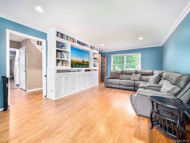 44 Oriole Street, Pearl River, NY 10965