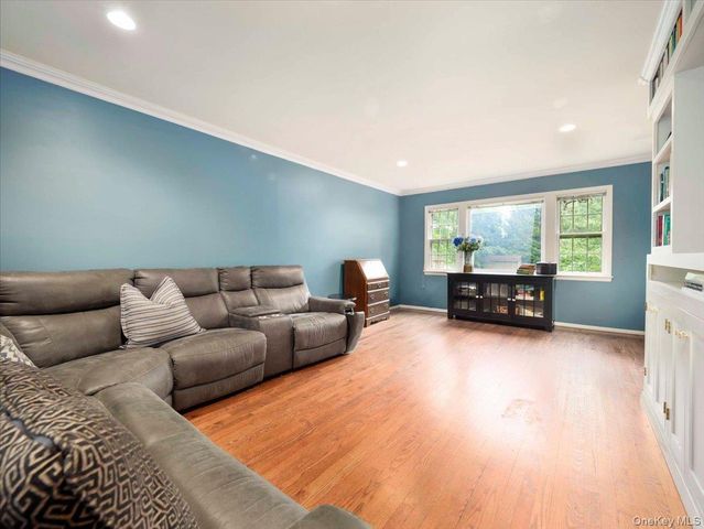 44 Oriole Street, Pearl River, NY 10965