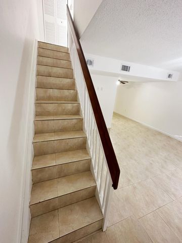 1701 W 42ND Place 43, Hialeah, FL 33012