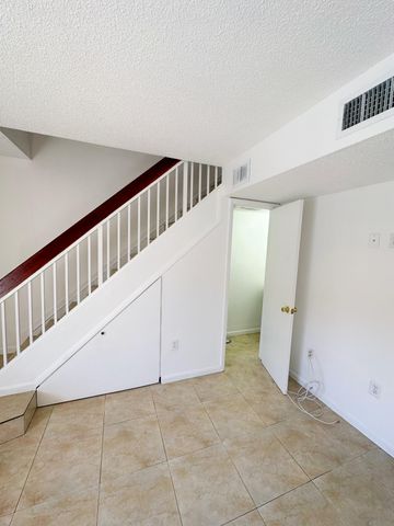 1701 W 42ND Place 43, Hialeah, FL 33012